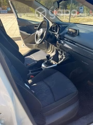 VENDO MAZDA 2 2016 impecable