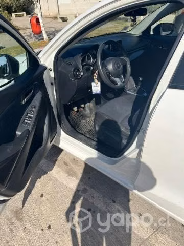 VENDO MAZDA 2 2016 impecable