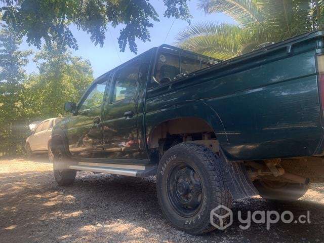 Camioneta Nissan D21. 4x4 2006