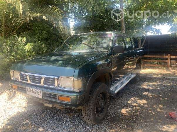 Camioneta Nissan D21. 4x4 2006