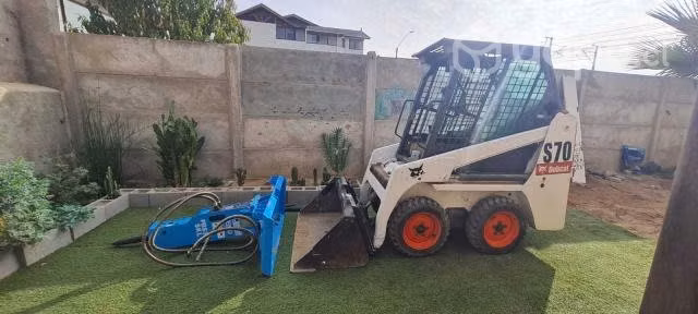 Arriendo Minicargador Bobcat s70
