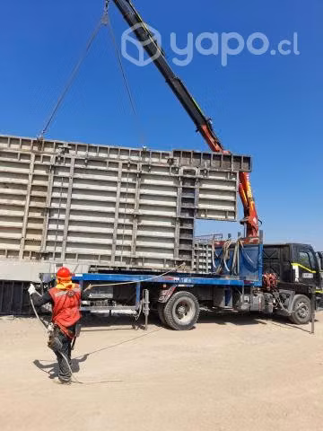 Servicio camión pluma