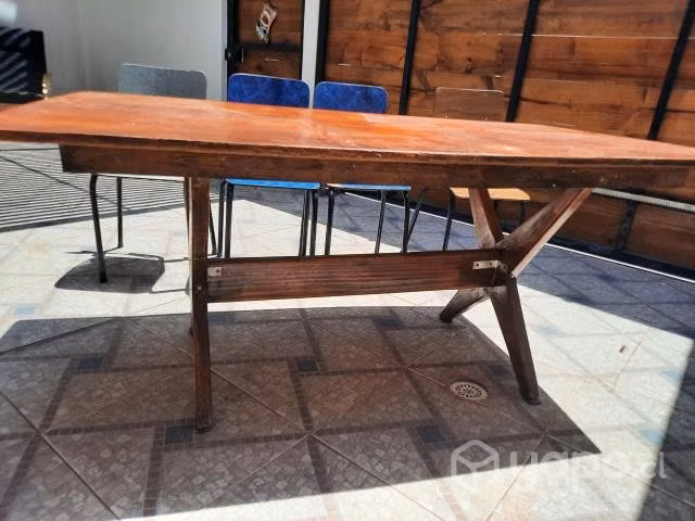 Mesa rectangular con 4 sillas
