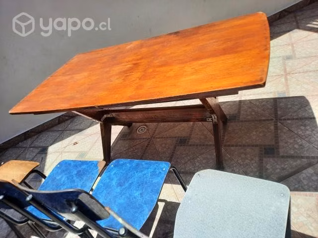 Mesa rectangular con 4 sillas