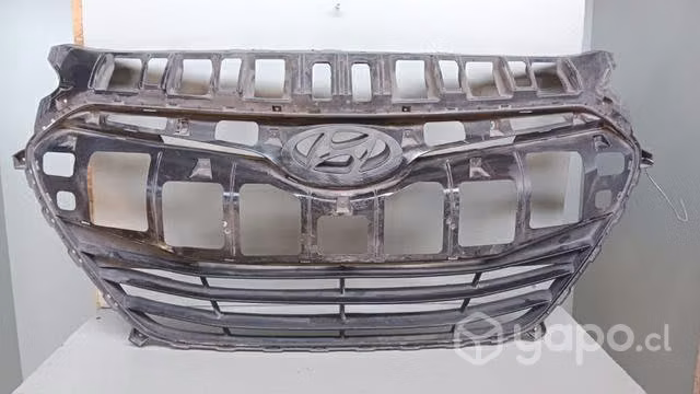 Mascara Hyundai i30 con detalle dmg repuestos 7.77
