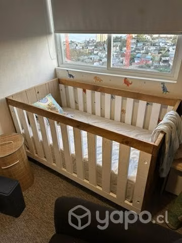Se vende Cuna de madera con colchón incluido