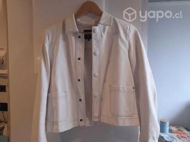 Chaqueta XS marca iO blanca de cuerina