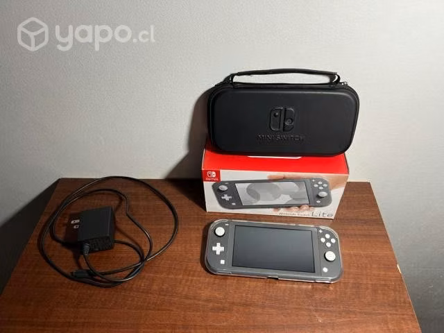 Nintendo Switch Lite + Caja + Estuche y Case