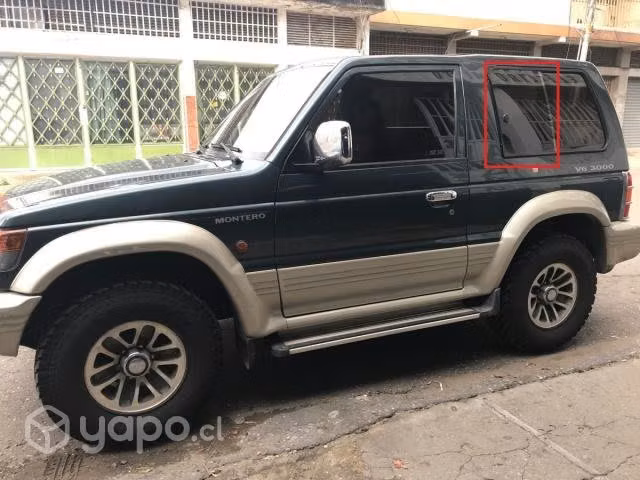 Vidrio ventana tras mitsubishi montero corto v23