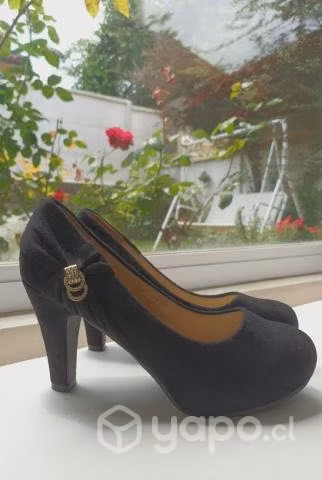 Hermosos zapatos formales negros
