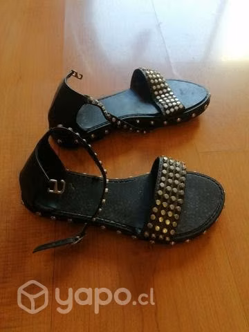 Sandalias con tachas
