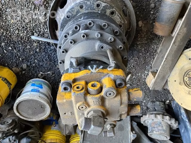 Motor de giro excavadora marca Jcb