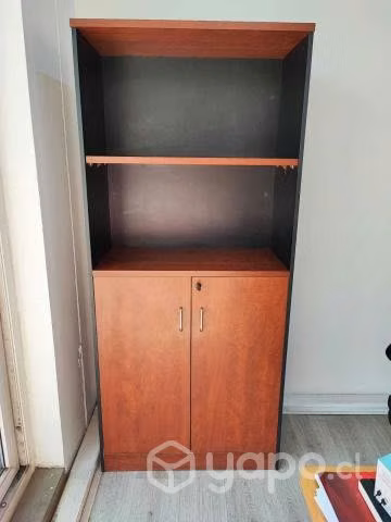 Estante dos puertas