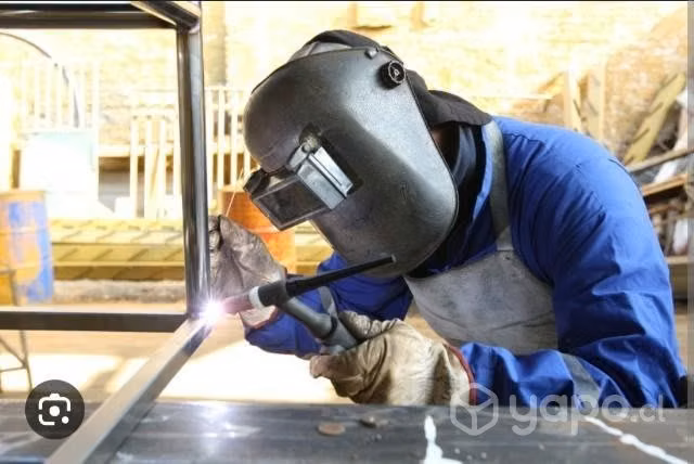 Se realizan trabajos de soldadura arco y tig