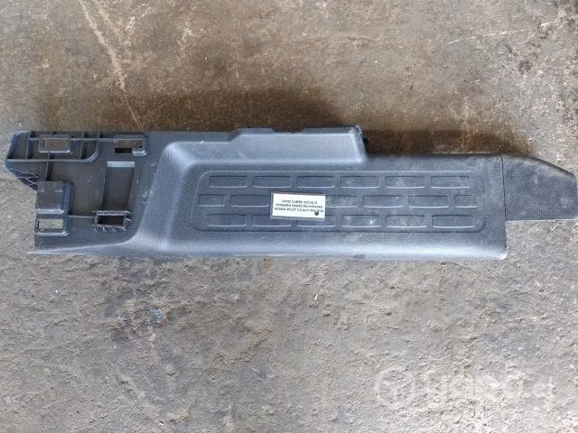 Tapiz Cubre Zocalo Trasero Derecho (HPA344) Honda