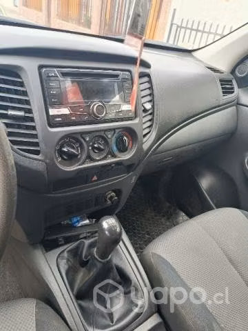 MITSUBISHI L200, año 2020