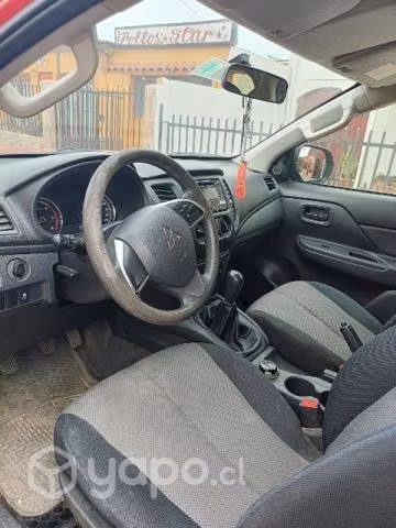 MITSUBISHI L200, año 2020