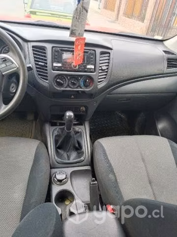 MITSUBISHI L200, año 2020