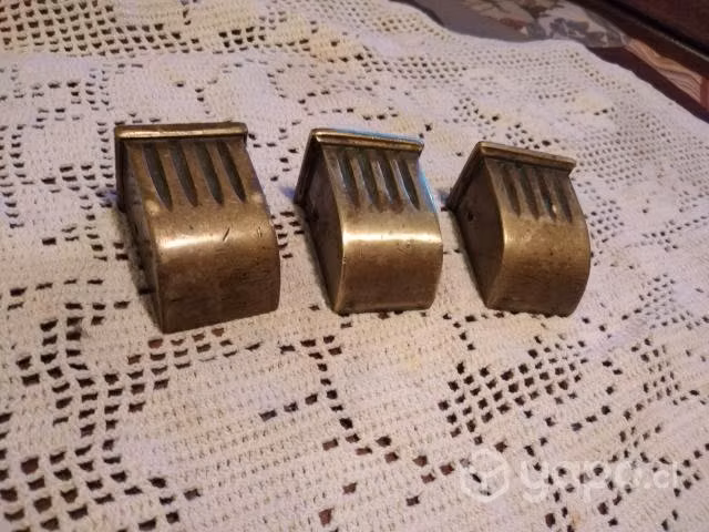 3 hermosas patas de león en bronce