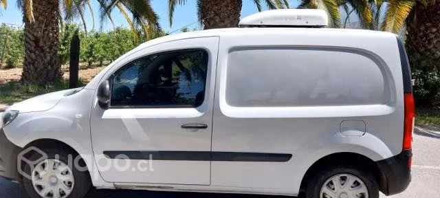 Mercedes Benz con equipo de frio