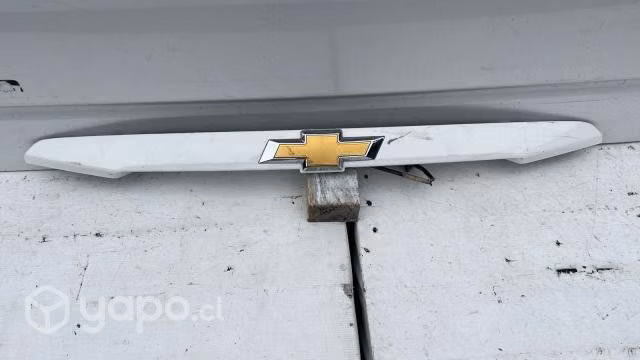 Tapa maleta chevrolet sail (16-19)