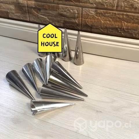 Set de 12 und de Moldes para realizar Cachitos