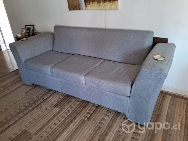 Comodo sofa color gris claro - Imagen 2