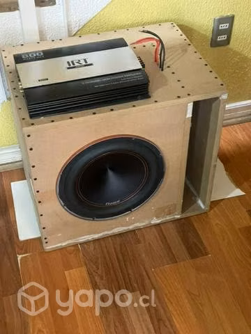 Amplificador y subwoofer con cajón laberinto