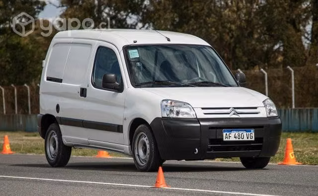 Se arrienda furgón citroen Berlingo año 2017