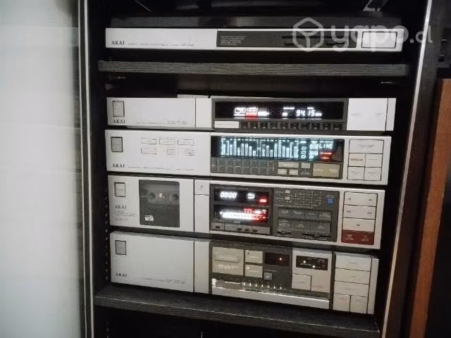 Akai equipo