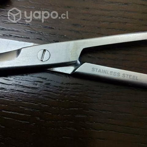 Tijera y cepillo de peluquería