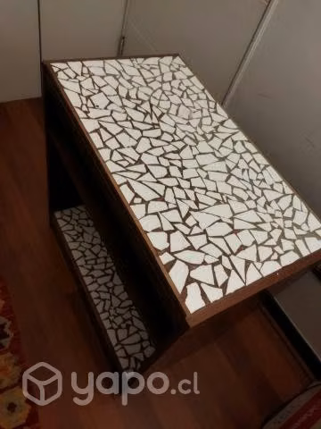 Mueble con arreglos de mosaico