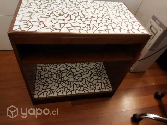 Mueble con arreglos de mosaico