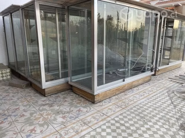 Vitrinas de aluminio y vidrio