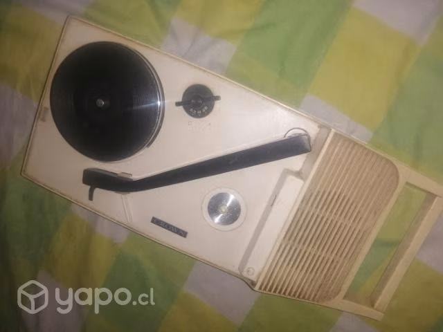 Antiguo radio tocadiscos crown