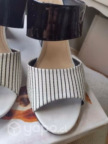 Sandalias marca HUSH PUPPIES