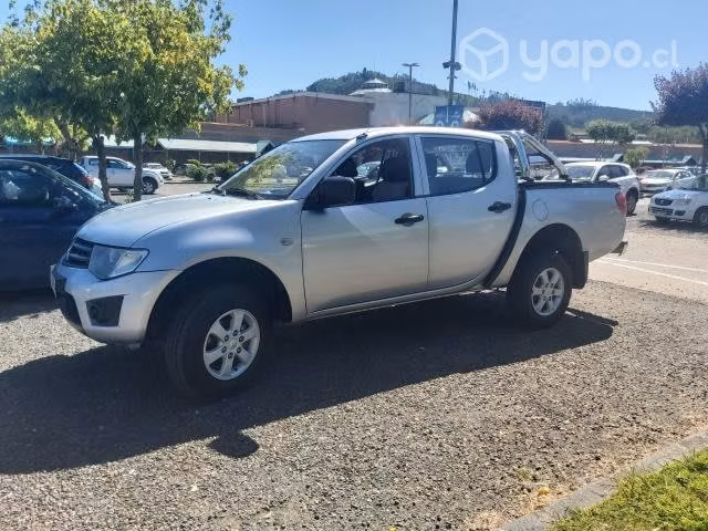 Mitsubishi l200 2014