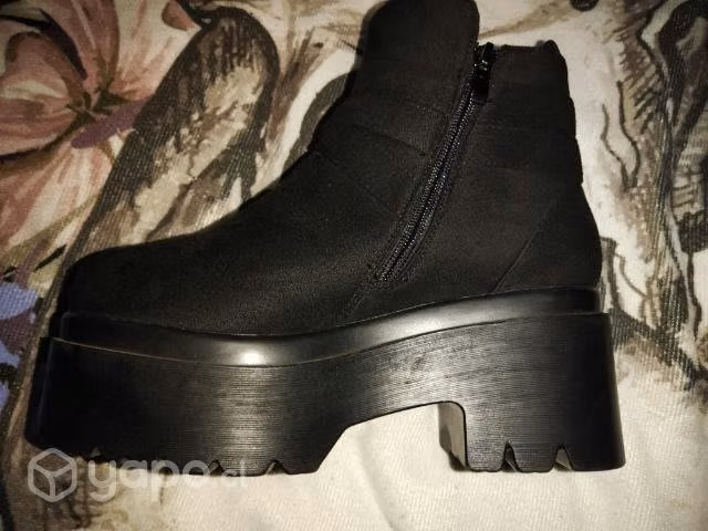 Botines nuevos talla 38