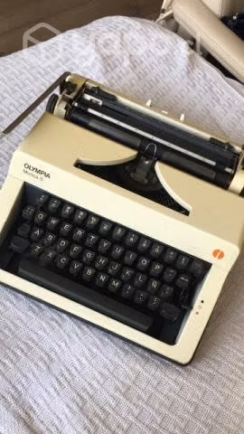 Maquina de escribir Olympia Monica S
