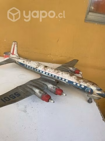 Avión antiguo con detalles