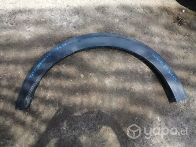 Moldura trasera derecha nissan kicks original