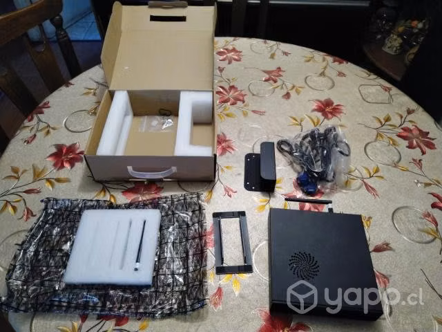 Computador de escritorio pequeño - Imagen 2