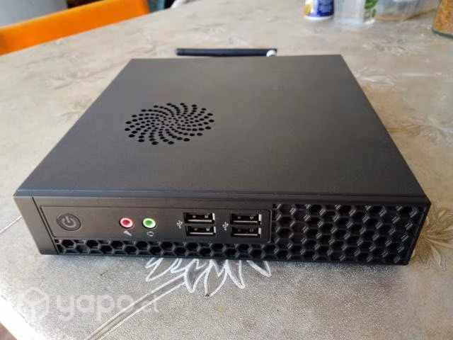 Computador de escritorio pequeño - Imagen 3