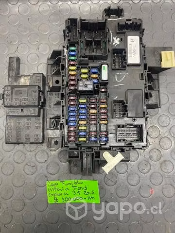 Caja fusible interior Ford Explorer 3.5 2013