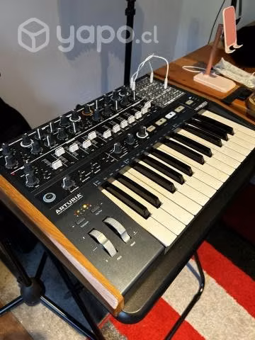 Sintetizador Análogo Arturia Minibrute 2