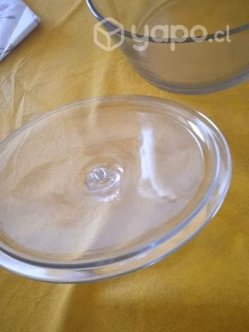 Olla mediana de vidrio nueva sin ningun detalle