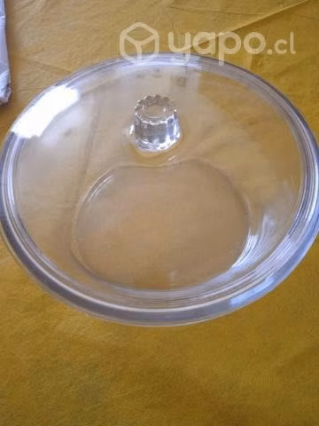 Olla mediana de vidrio nueva sin ningun detalle