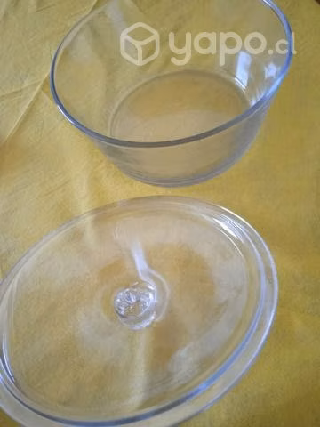 Olla mediana de vidrio nueva sin ningun detalle