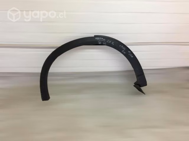 Moldura de rueda trasera rh mazda cx