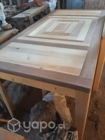 mesa de roble con araucaria nuevas.